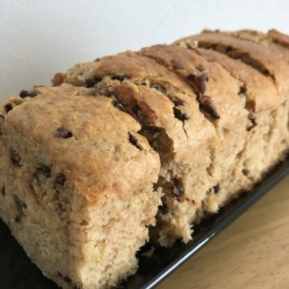 バナナ単体は苦手だけどチョコも入れたら美味しく食べれました。
しっとりしていてまた作りたいです。
簡単で素敵なレシピありがとうございます♪